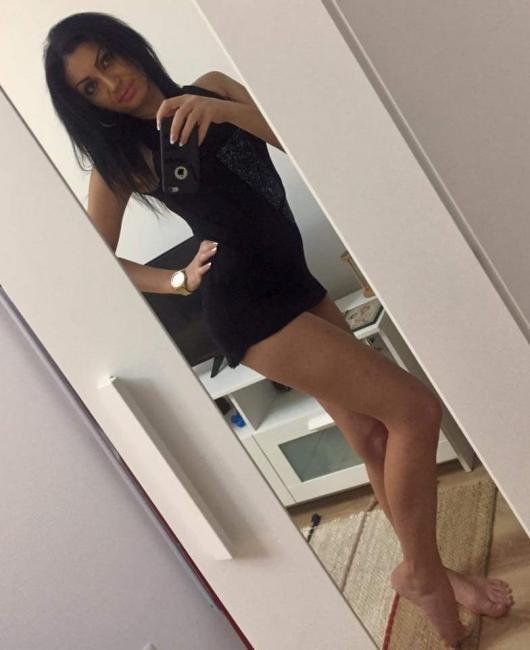 Nouvelle brune avec des belles formes à Cannes